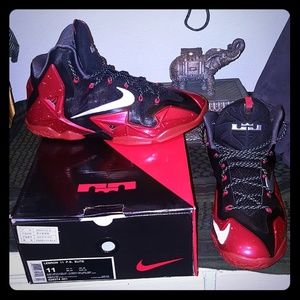 CLEARANCE PRICED!!! Nike ® LeBron XI "Away" sz. 11